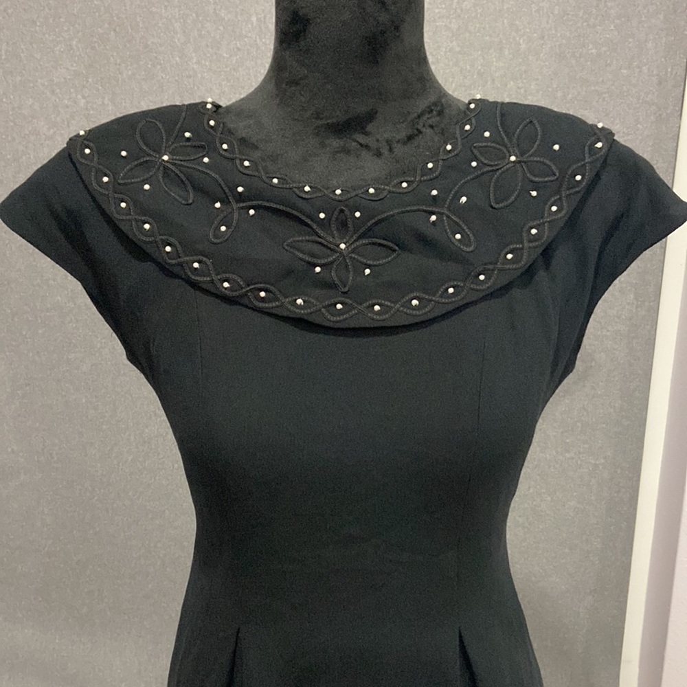 Pencil dress 🖤 - Picture 2 of 6
